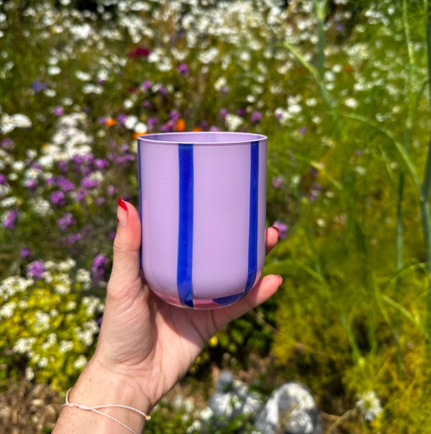 ATINA Duftkerze – Schwarze Johannisbeere + Oudh - Kerzen
