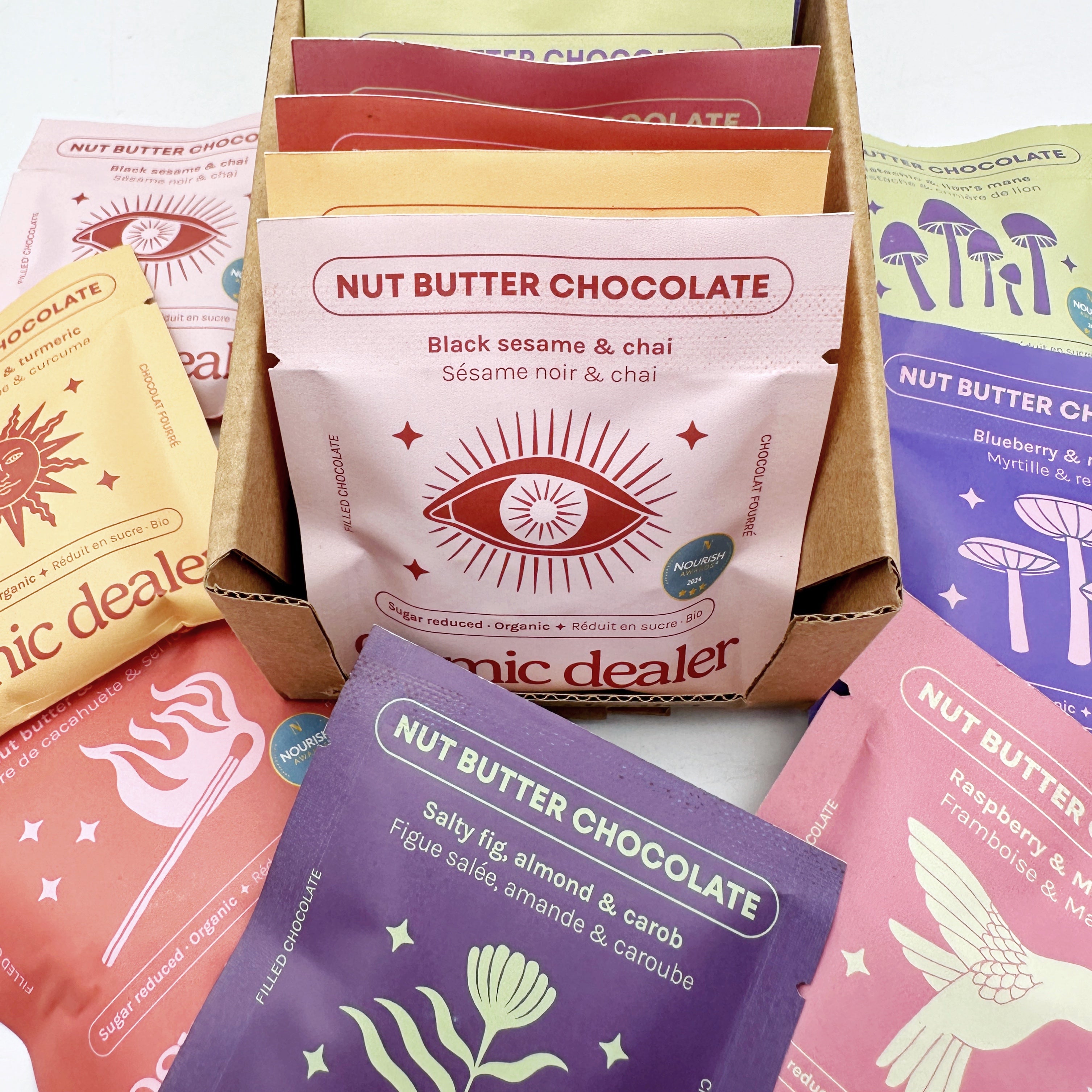 Cosmic Dealer Pralinen im Mix – alle Sorten des Soulfood Selection Sets im Karton. Clean, vegan & preisgekrönt.