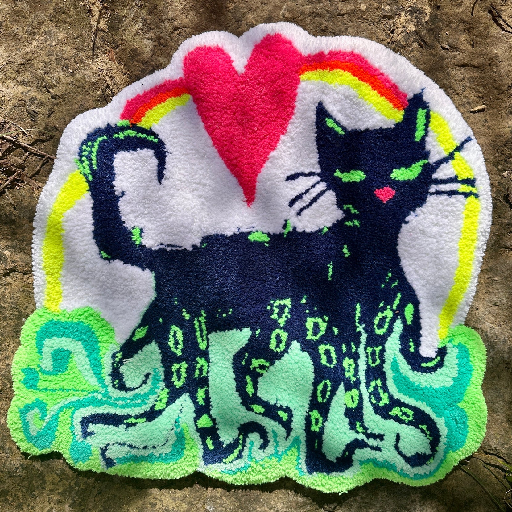 Fortlaufende Tufting-Treffen – Nachmittage & Abende, damit deine Katze auch genügend Beine hat.
